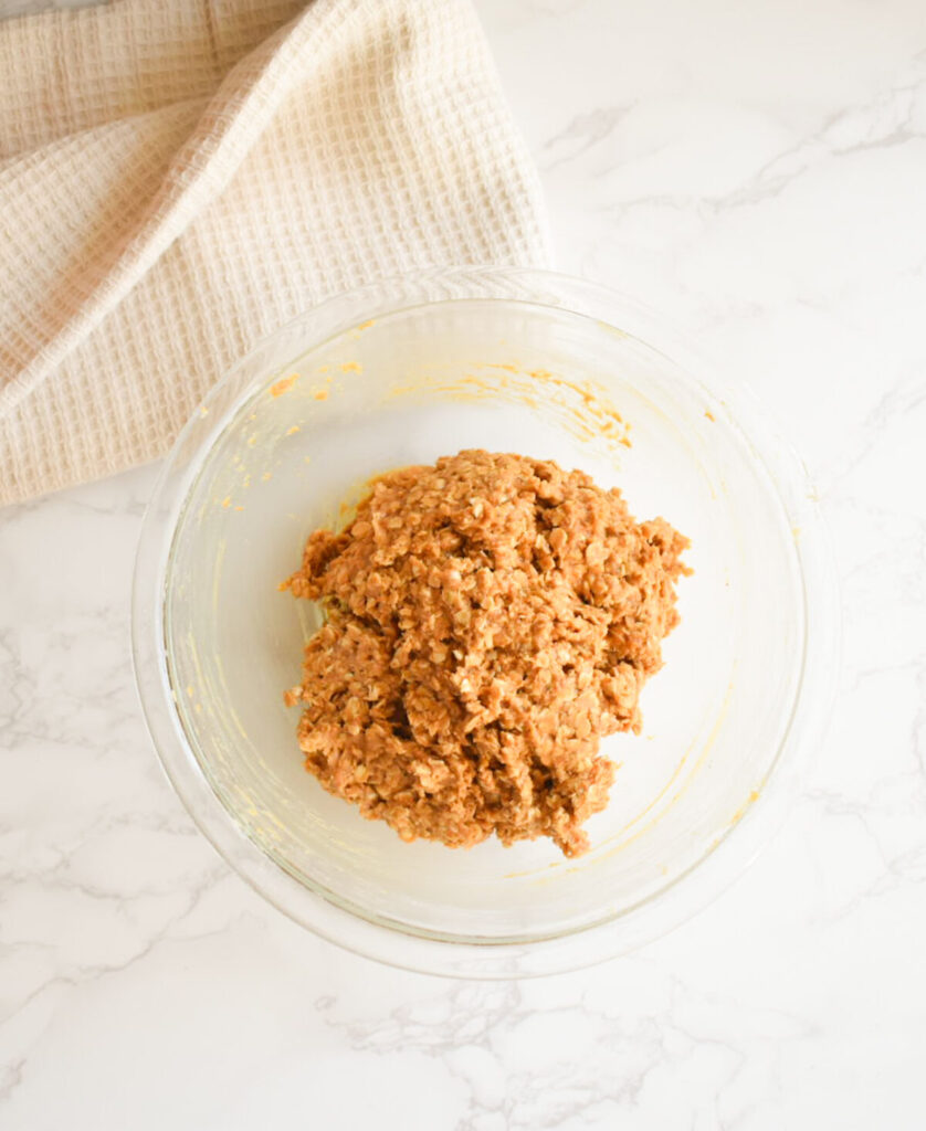 Peanut butter and oat mixture for no bake bars
