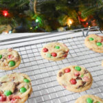 Green and red cookies