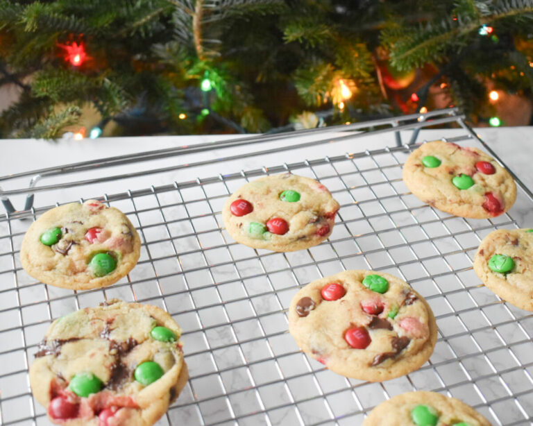 Green and red cookies