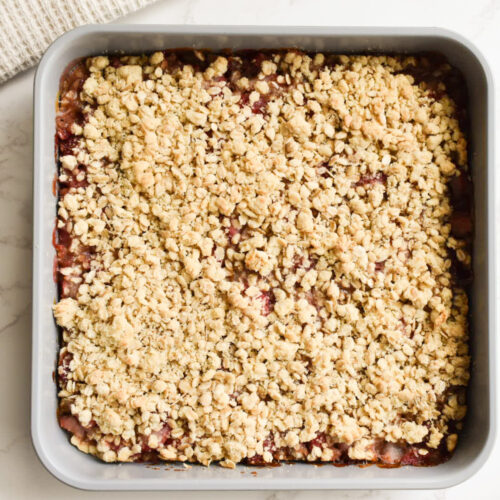 strawberry bars topped with oatmeal crumble without added sugar