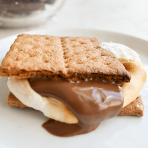 melted chocolate and marshmallow in air fryer s'mores